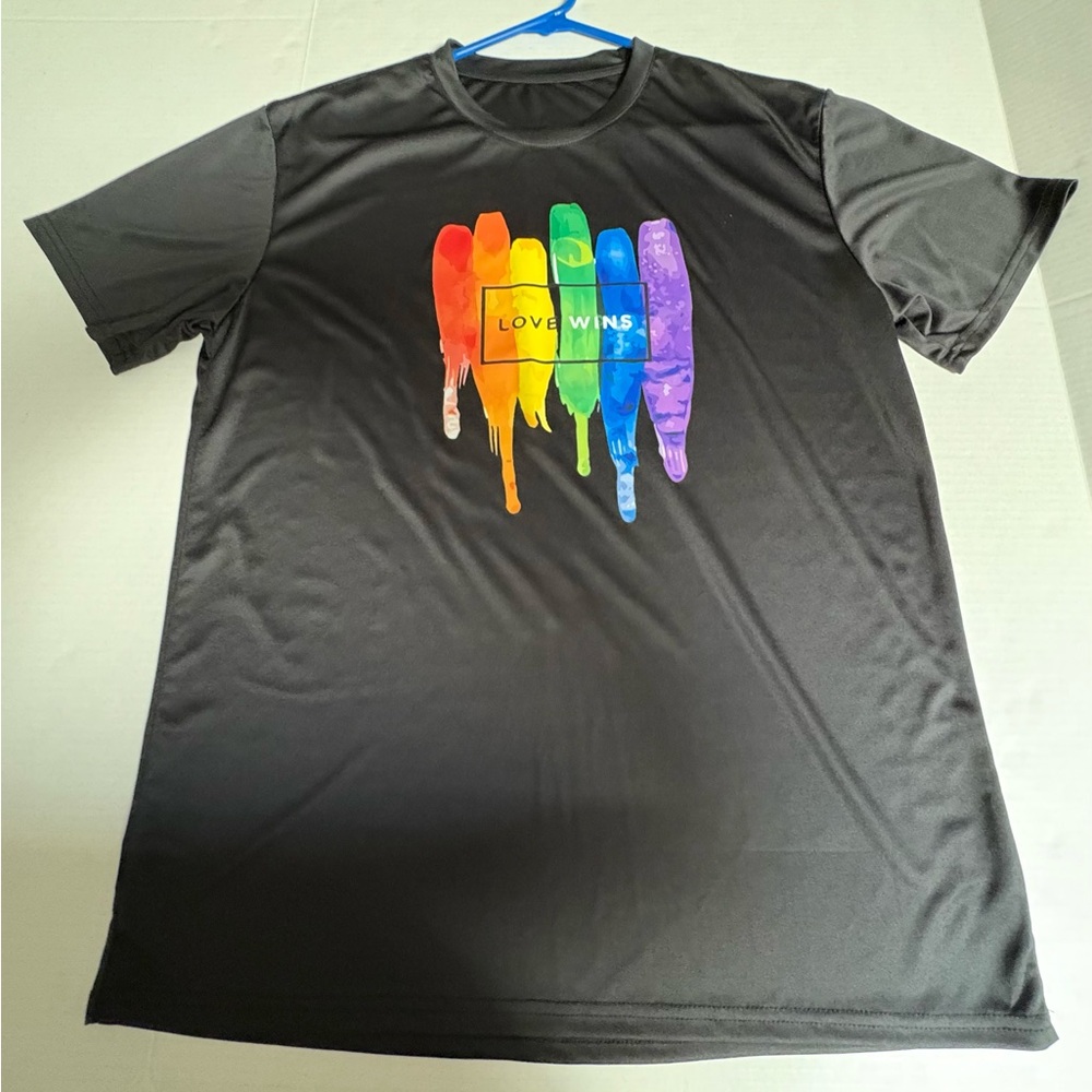 Rainbow Graphic Black T-Shirt Pride Love Wins Large